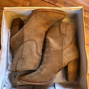 Very G Rosie tan boots size 8.5 NEW